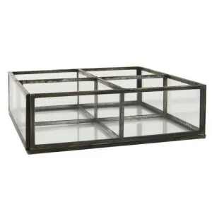 Ib Laursen lasinen laatikko neljällä lokerolla kuva