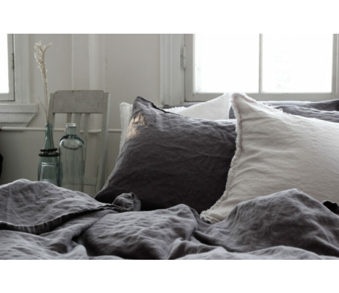 kainby heaven linen tyynyliina tummanharmaa pellava dynvar morkgra linne kuva