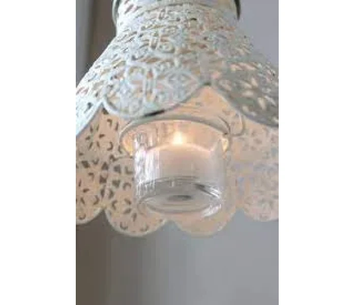 chic antique valkoinen pitsikoristeinen ripustettava lyhty tuikulle lapokynttilalle tuikkulyhty 2 kuva