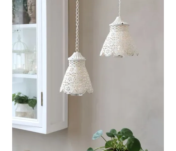 chic antique valkoinen pitsikoristeinen ripustettava lyhty tuikulle lapokynttilalle tuikkulyhty 3 kuva