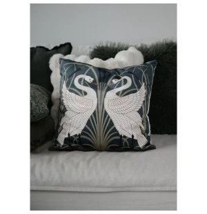 Fondaco Swan tyynynpäällinen 48 x 48 cm kuva