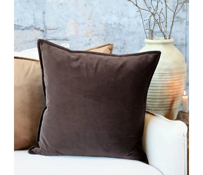 16109518 chic antique tummanruskea ruskea suklaa suklaanruskea tyynynpaallinen samettia 50 x 50 cm kuva