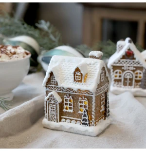 Chic Antique piparkakkutalo ledvalolla 10 x 8 x 6 cm kuva