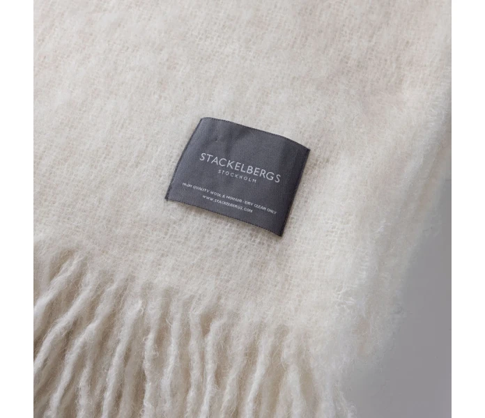 4142 Stackelbergs Mohair bright white 130 x 170 cm mohairpeitto mohair torkkupeitto valkoinen 2 kuva