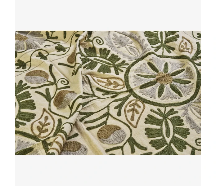 1024 03a madam stoltz brodeerattu torkkupeitto 2 kuva