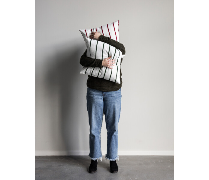 115108 KARLSTORP storefactory raita raidallinen tyynynpaallinen valkoinen vihrea randig kuddfodral vit gron 50 x 50 cm 4 kuva