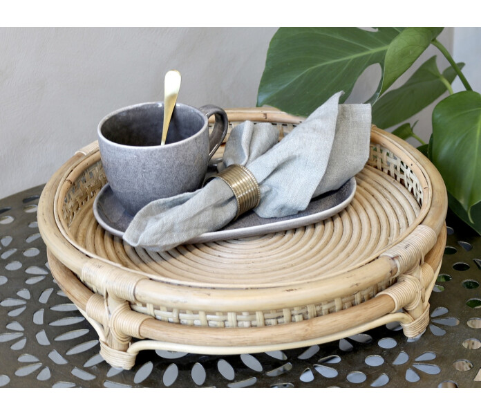 15021600 chic antique matala rottinki tarjotin jaloilla kuva