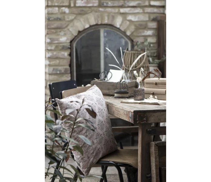 1955 07 ib laursen tyynynpaallinen kuviollinen roosa harmaa 50 x 50 cm 2 kuva