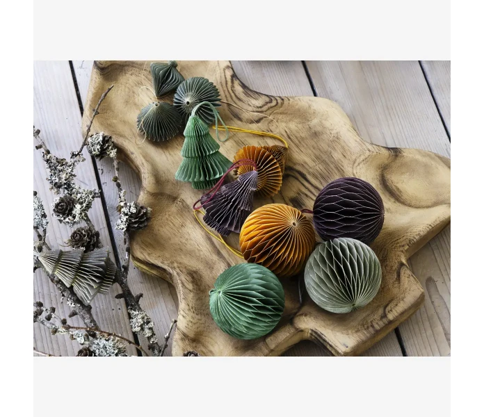 200082b madam stoltz kuusi puinenVati kuusen muotoinen vati 3 kuva