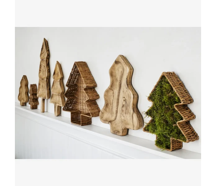 200082b madam stoltz kuusi puinenVati kuusen muotoinen vati 4 kuva