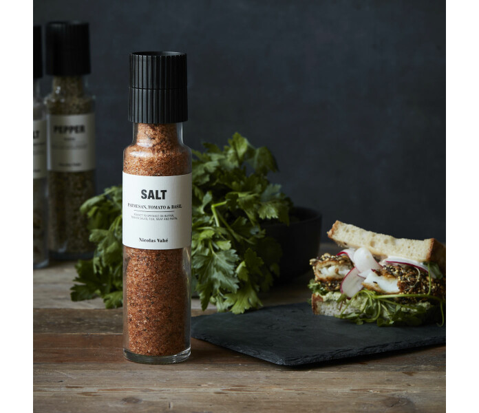 104981027 nicolas vahe suola tomaatti parmesaani basilika salt tomat basilika parmesan 3 kuva