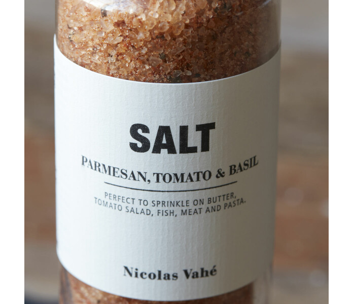104981027 nicolas vahe suola tomaatti parmesaani basilika salt tomat basilika parmesan 4 kuva