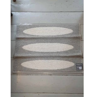 Pappelina Odd & Rare Ella warm grey/vanilla 70 x 60 cm kuva