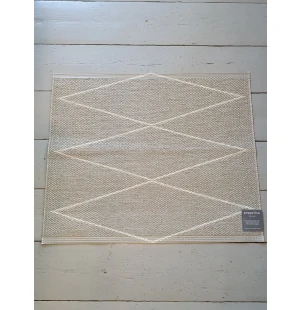 Pappelina Odd & Rare Max linen / vanilla 70 x 60 cm kuva