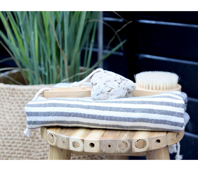 40040600 chic antique pieni bambu jakkara liten bambu pall.jpg 6 kuva