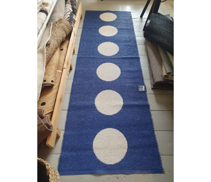 pappelina vera pallomatto muovimatto sininen valkoinen 70 x 225 cm kuva