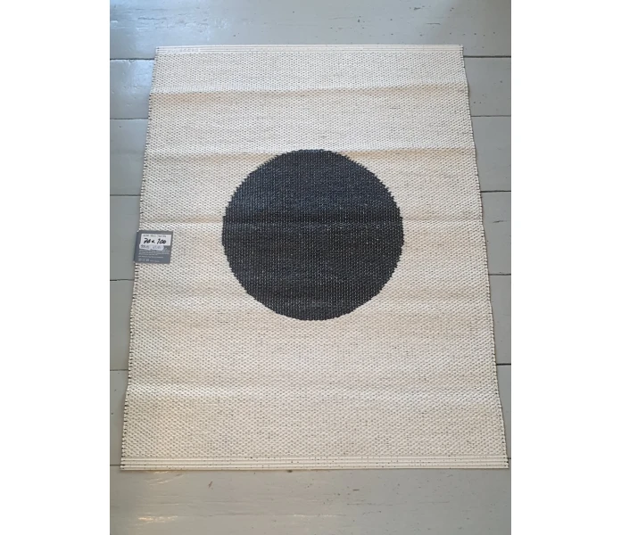 pappelina vera muovimatto pallomatto musta valkoinen vanilja 70 x 100 cm 2 kuva