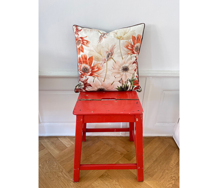 LA156 Vanilla fly flower power sametti tyynynpaallinen kuddfodral sammet kukallinen blommig ruskea oranssi valkoinen vaaleanpunainen lila orange brun vit rosa 5 kuva