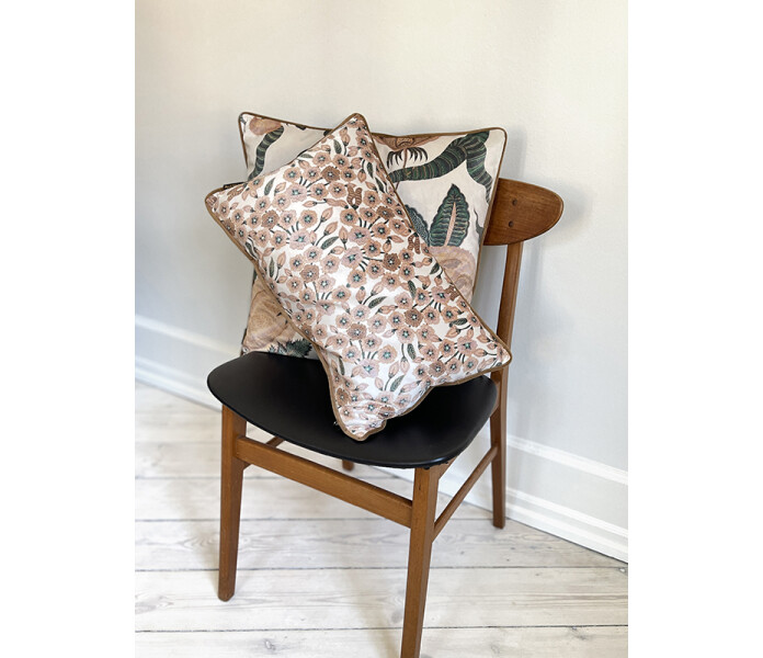 LA130 Vanilla Fly petit brown tyynynpaallinen kuddfodral ruskea roosa brun rosa 4 kuva