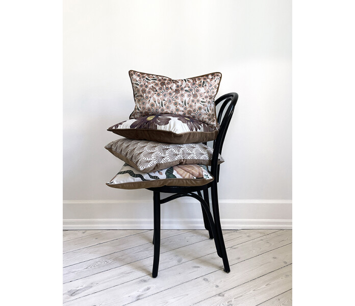 LA130 Vanilla Fly petit brown tyynynpaallinen kuddfodral ruskea roosa brun rosa 5 kuva