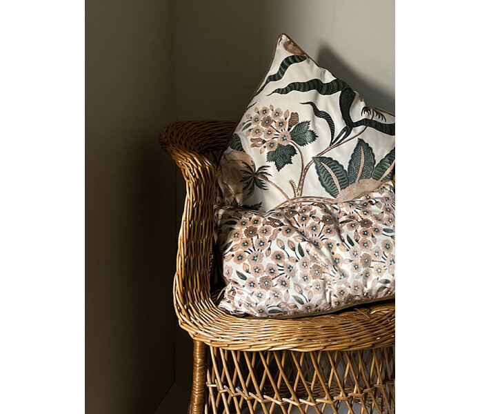 LA130 Vanilla Fly petit brown tyynynpaallinen kuddfodral ruskea roosa brun rosa 7 kuva