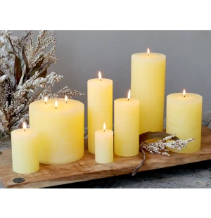Chic Antique pöytäkynttilä vaaleankeltainen 8cm / 16h kuva