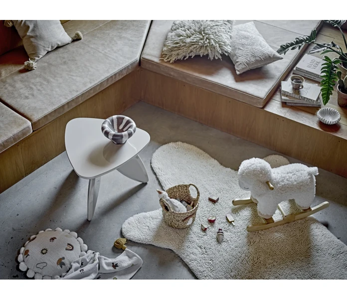 82066549 bloomingville bear karhun muotoinen talja taljan muotoinen villamatto villa matto villaa valkoinen 140 x 200 cm kuva