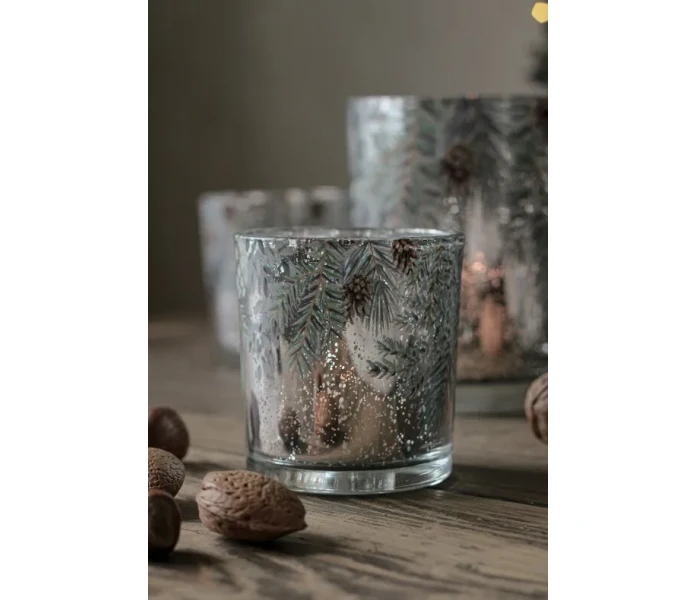 majas cottage lyhty cones branches 3 kuva