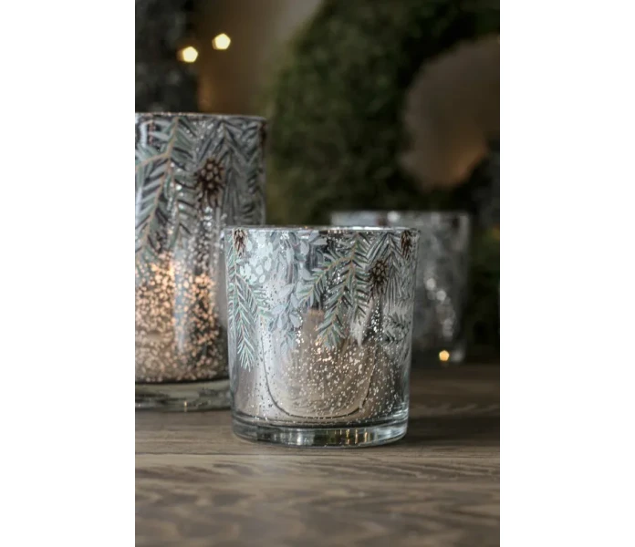 majas cottage lyhty cones branches 4 kuva