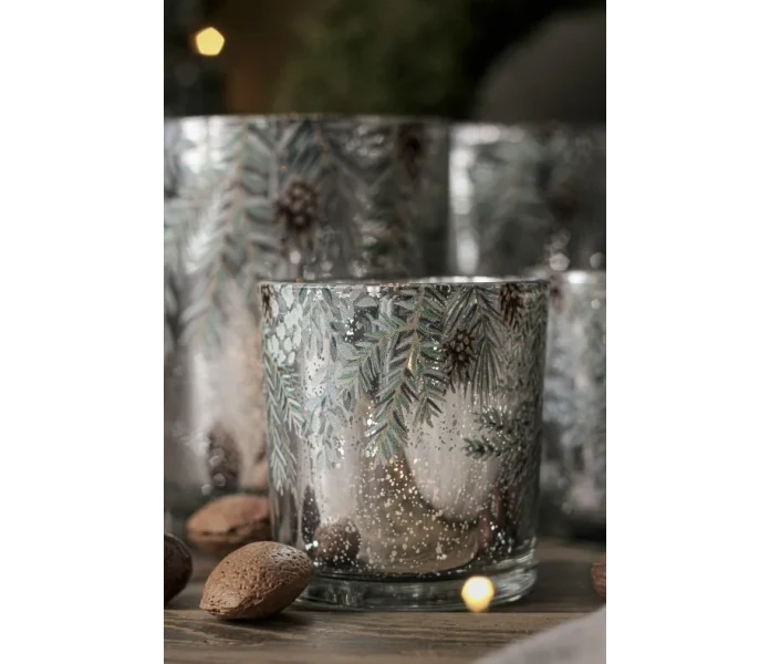 majas cottage lyhty cones branches 5 kuva