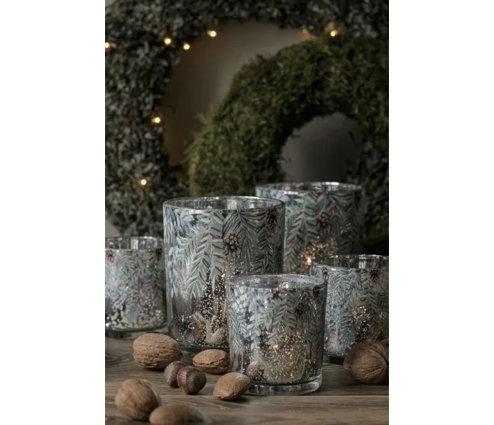 majas cottage lyhty cones branches 6 kuva