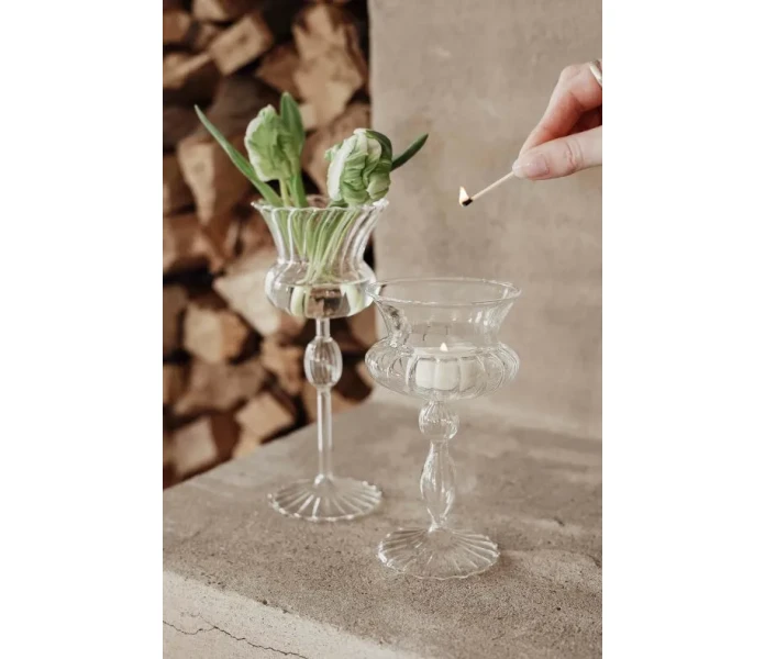 majas cottage rocaille matala lasinen lyhty tuikulle kuva