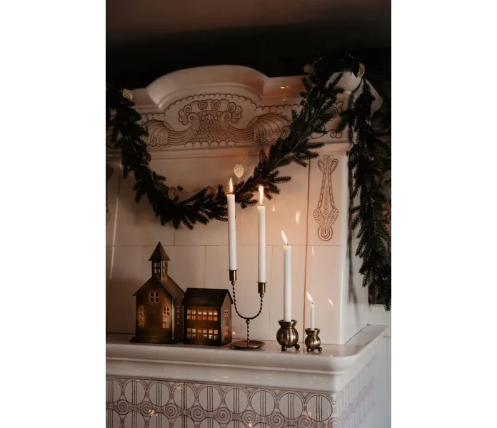 MG 3856 stromshaga metallinen talolyhty kirkkolyhty talo kirkko lyhty metallia kuva