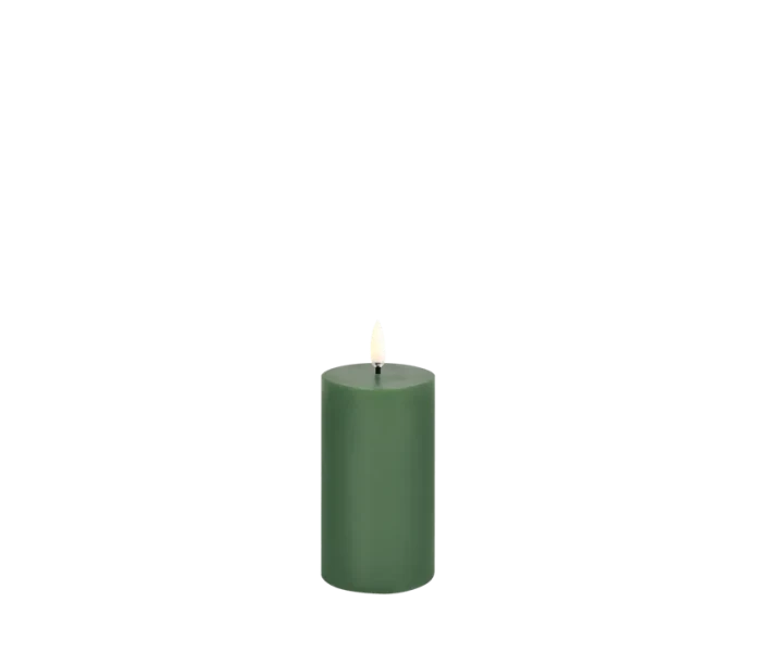 UL PI OG06010 uyuni pillar candle smooth olive green w5 8 x h10 1cm kuva