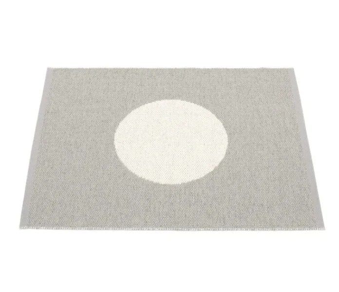 pappelina odd rare vera small warm grey vanilla harmaa vanilja pallomatto muovimatto ovimatto ulkokayttoon sisakayttoon kuva