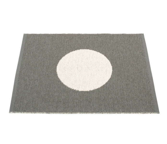 pappelina odd rare vera small charcoal vanilla harmaa tummanharmaa vanilja pallomatto muovimatto ovimatto ulkokayttoon sisakayttoon kuva