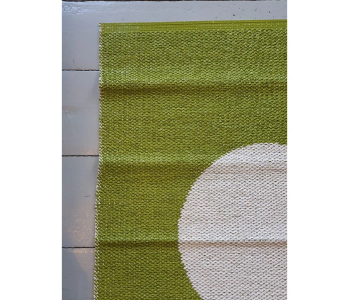 pappelina odd rare vera apple vanilla vihrea vanilja pallomatto muovimatto ovimatto ulkokayttoon sisakayttoon 70 x 90 cm 2 kuva