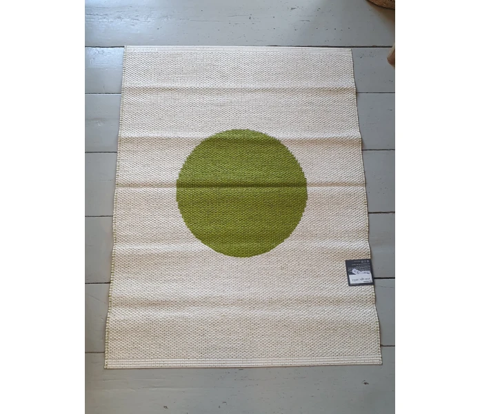 pappelina odd rare vera apple vanilla vihrea vanilja pallomatto muovimatto ovimatto ulkokayttoon sisakayttoon 70 x 90 cm 3 kuva