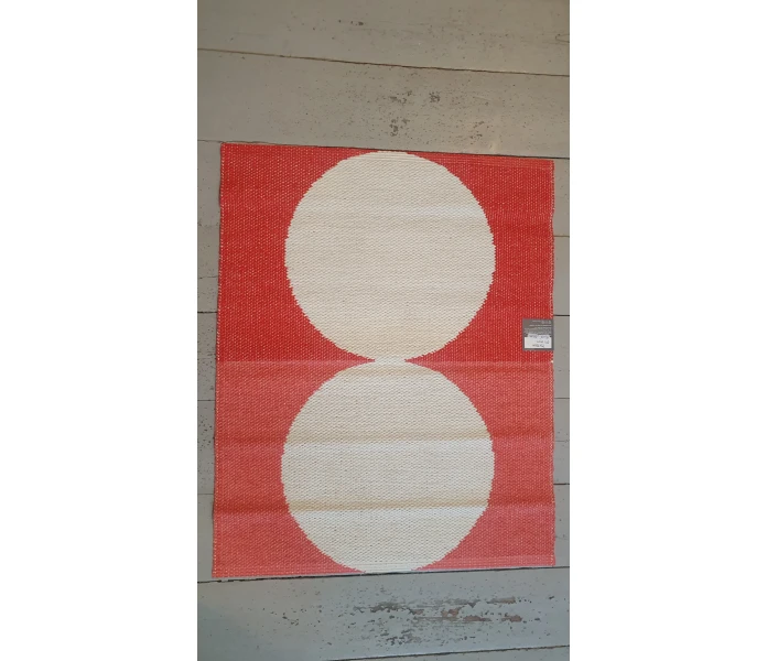 pappelina otto berry punainen muovimatto sisakayttoon ulkokayttoon pallomatto 70 x 90 cm 2 kuva