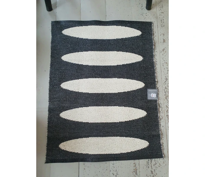pappelina odd rare ella black muovimatto sisamatto ulkomatto ulkokayttoon ovimatto musta 70 x 90 cm 2 kuva