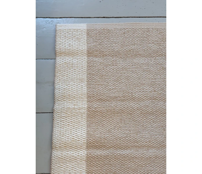 pappelina odd rare ilda beige vanilla muovimatto sisamatto ulkomatto ulkokayttoon ovimatto beige vanilja valkoinen 70 x 90 cm 2 kuva