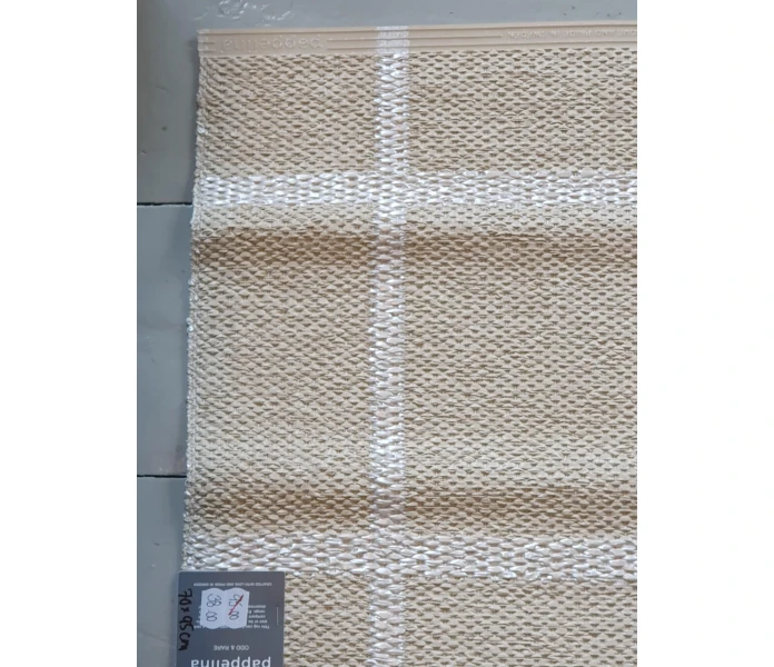 pappelina odd rare ada cream white metallic muovimatto sisakayttoon ulkokayttoon kerma metalli valkoinen 70 x 90 cm kuva