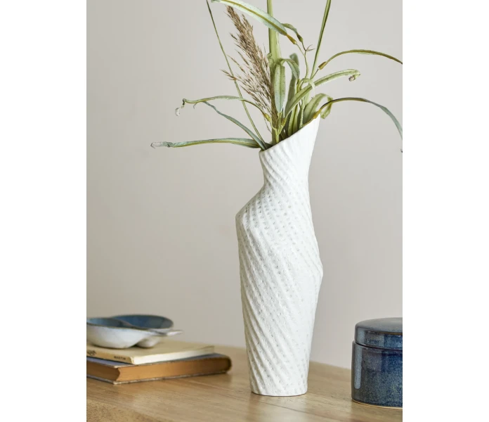 82061822 bloomingville fikla valkoinen maljakko 4 kuva