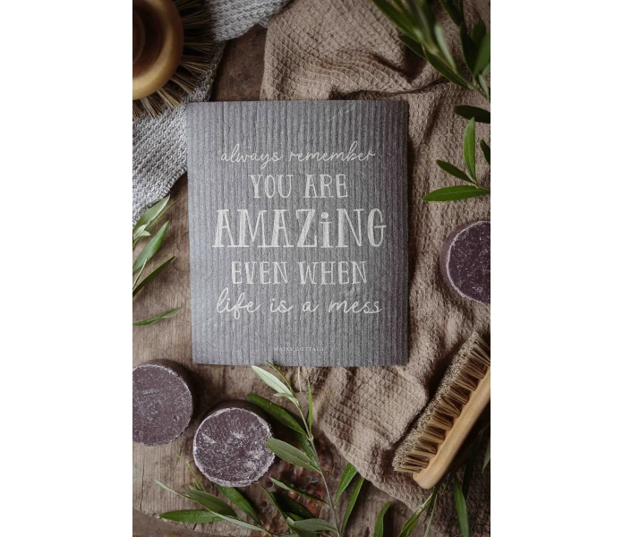 majas cottage tiskiliini tiskiratti harmaa you are amazing kuva