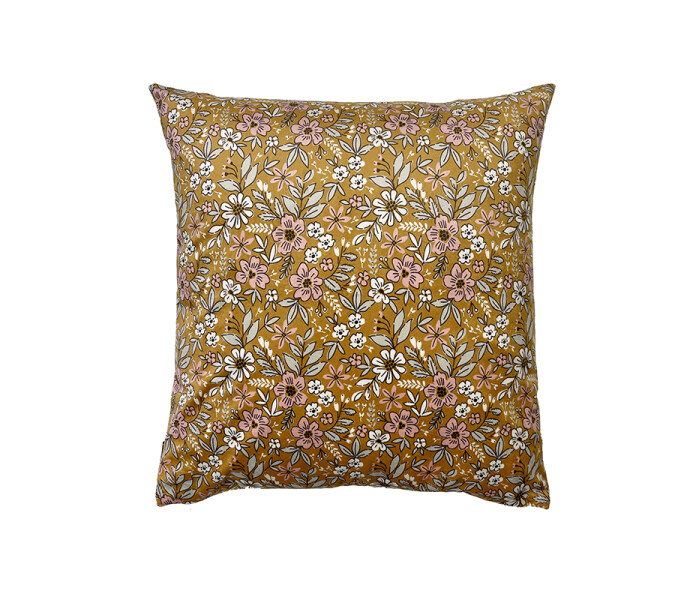 LA182 vanilla fly spruce yellow kukka kukallinen tyynynpaallinen samettia ruskea kuddfodral med blommorbrun 50 x 50 cm kuva