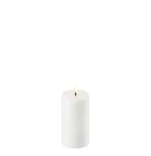 Uyuni LED-kynttilä smooth 5,8 x 10 cm - Nordic White kuva