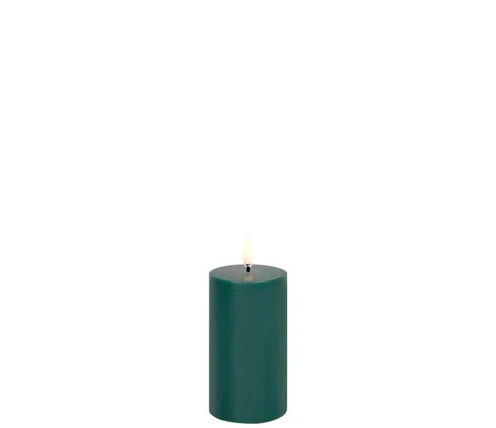 UL PI PG06010 uyuni pillar candle pine green smooth led kynttila tumma vihrea tummanvihrea ajastimella 10 cm kuva