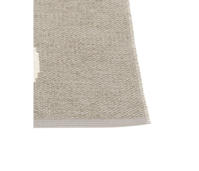 pappelina odd rare vera mud vanilla mudan ruskea valkoinen vanilja muovimatto palliomatto 70 x 110 cm 3 kuva