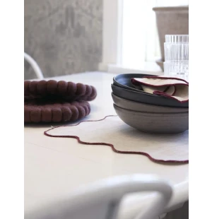 Sabina tabletti viininpunainen 35 x 45 cm kuva