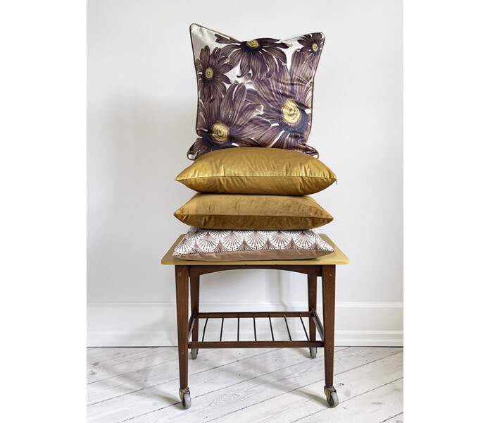 vanilla fly la134 kukallinen kukka tyynynpaallinen ruskeat kukat sametti 50 x50 cm 5 kuva